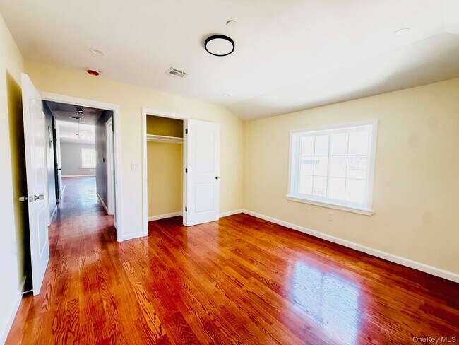 Building Photo - 139-20 Lakewood Ave