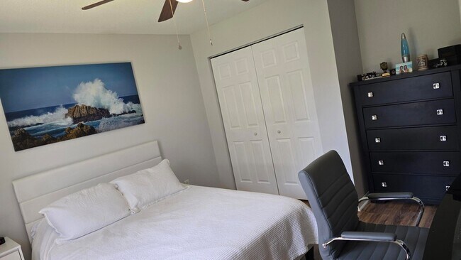 Building Photo - 670 Nobles St