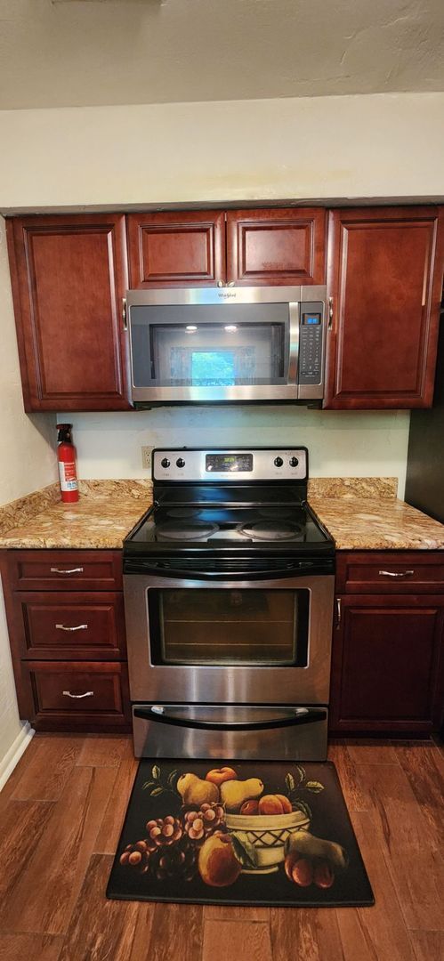 Building Photo - Charming 3-Bed, 2-Bath Home in Desirable N...