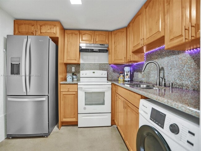 Building Photo - 3601 SW 117th Ave