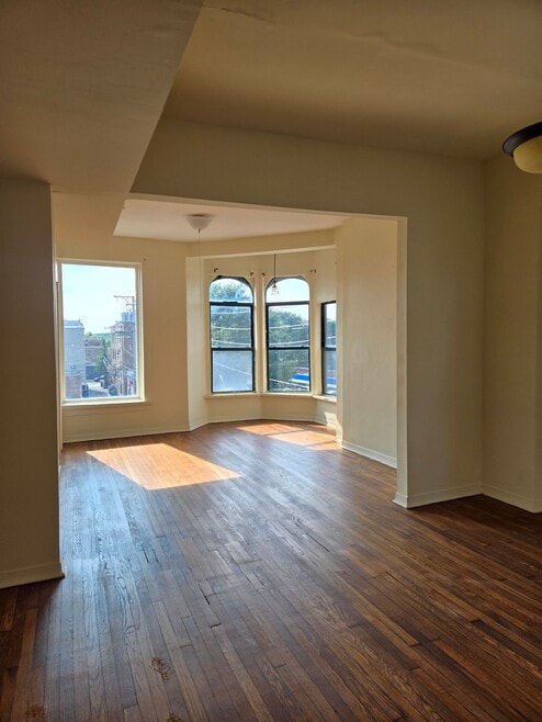 Building Photo - 1143 N California Ave