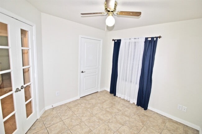 Building Photo - 3306 Dandelion Dr
