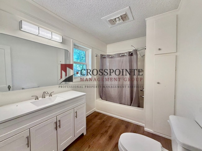 Building Photo - 111 N Gatewood Dr
