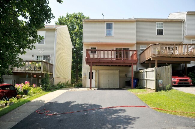 Building Photo - Charming End-Unit Townhouse in Mt. Airy Manor Community