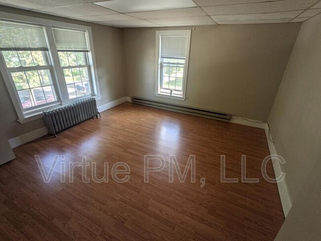 Building Photo - 402 2nd Ave