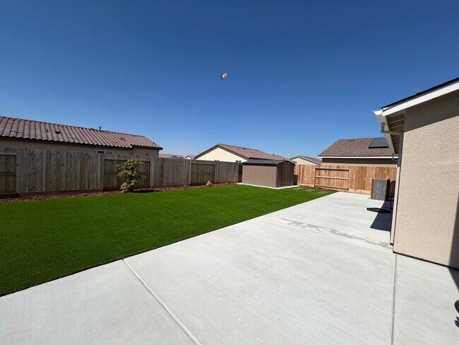 Building Photo - Beutiful Brand-New home for rent in Corcoran