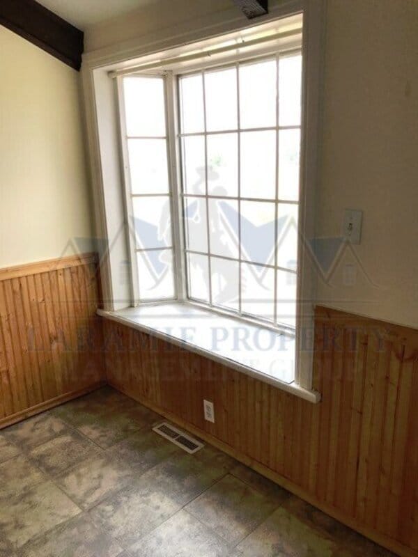 Building Photo - 911 E Steele St