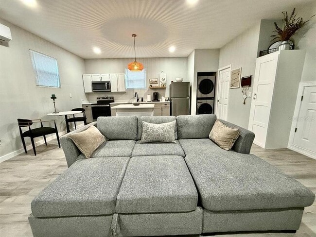 Building Photo - 1183 Chestnut St