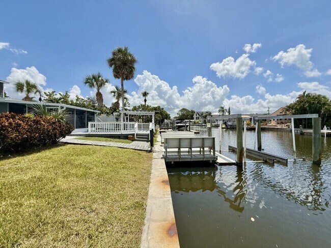 Building Photo - 8718 Thornwood Ln