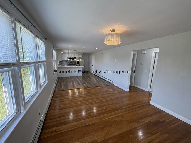 Building Photo - 321 Budlong Rd