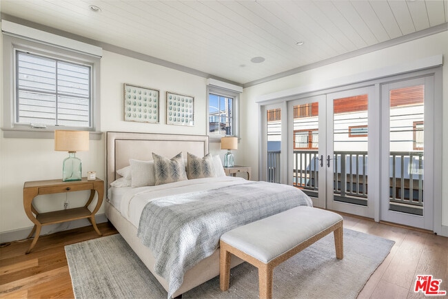 Building Photo - 703 Bayview Dr