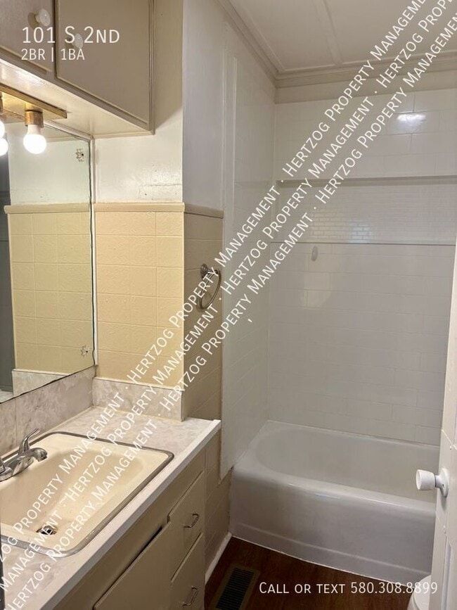 Building Photo - 101 S 2nd-