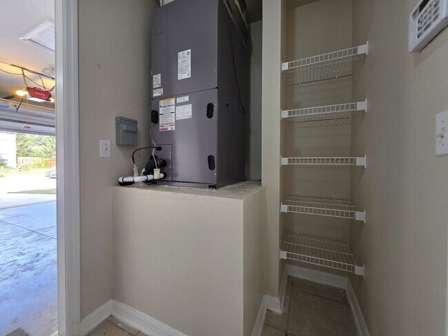 Building Photo - FOR RENT in Newberry 4 Bed, 2 bath corner home