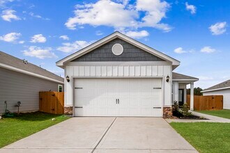 Building Photo - 16422 Blossom Grv Dr