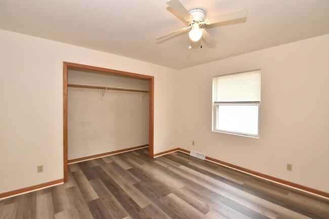 Building Photo - 3042 Hamlin Ave