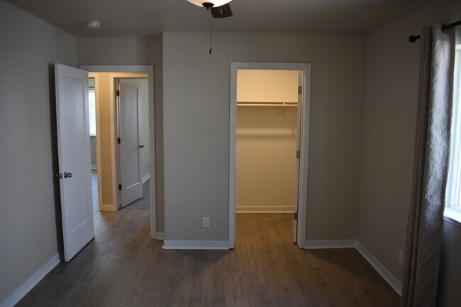 Building Photo - 524 Janell Ct
