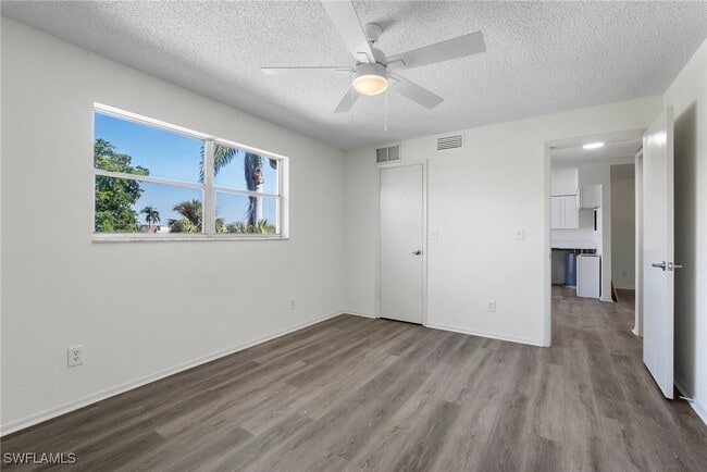 Building Photo - 1560 Colonial Blvd