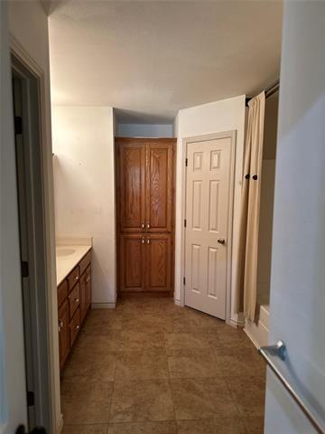 Building Photo - 3858 Notre Dame Cir