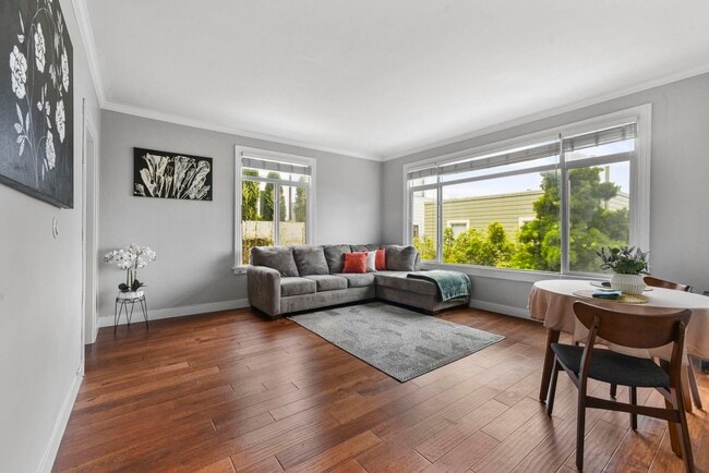 Building Photo - 1925 Leavenworth St