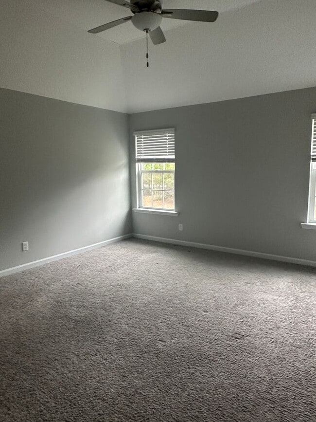 Building Photo - For Rent: Half Off Full First Month Rent