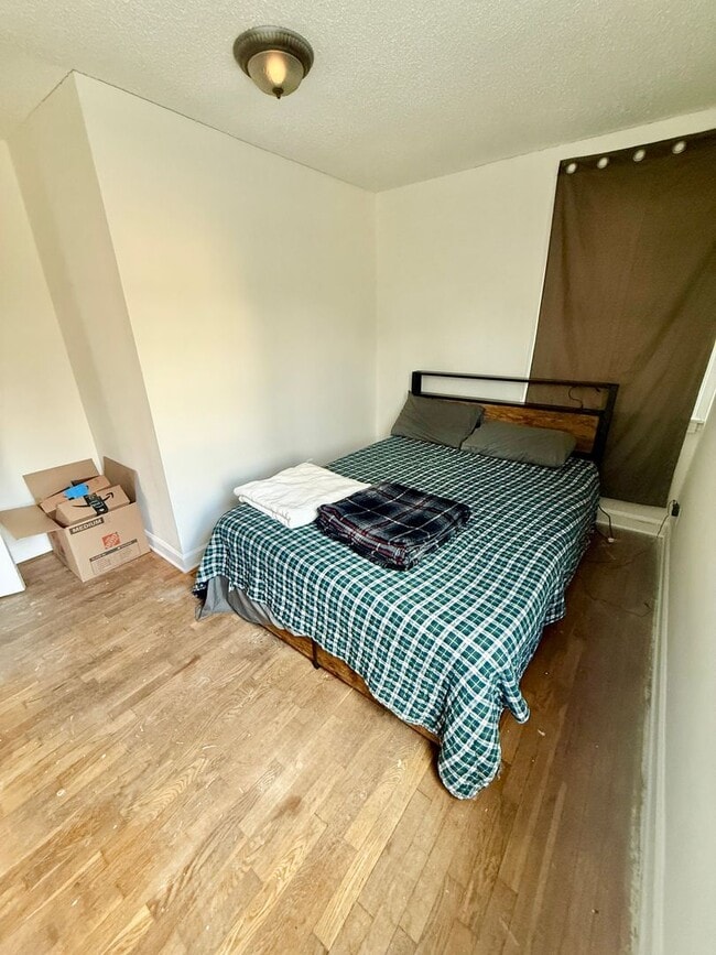 Building Photo - Inglewood Charmer! 3 Bedroom 2 Bath House with back deck & partially fenced yard