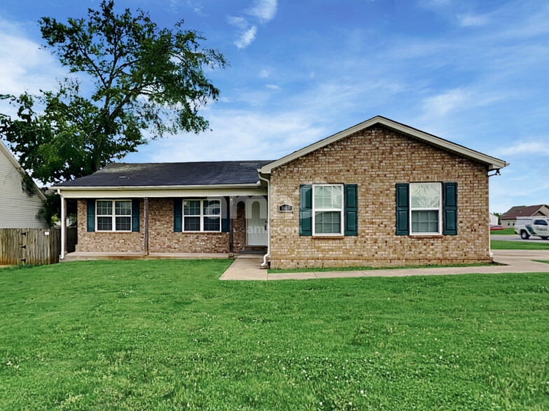 Primary Photo - 1667 Antebellum Dr