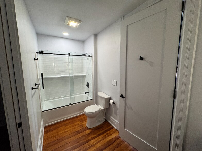 Building Photo - 215 N Main St