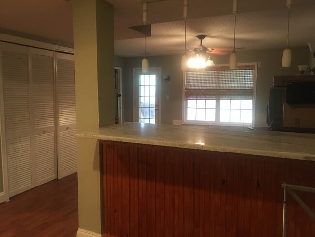 Building Photo - Beautiful 3Bd/2.5 Bath Goshen Woods Property