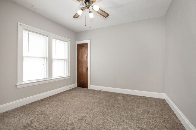 Building Photo - 14718 Bayes Ave