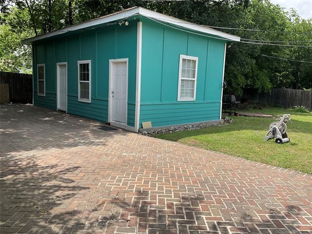 Building Photo - 900 Aleta St