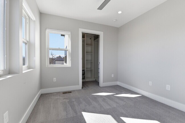 Building Photo - $5,640.95, $300 off the first month's rent, 4 Beds - 5 Bath, Townhouse in Denver with Office!