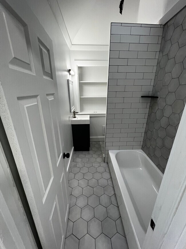 Building Photo - 933 McDowell Ave