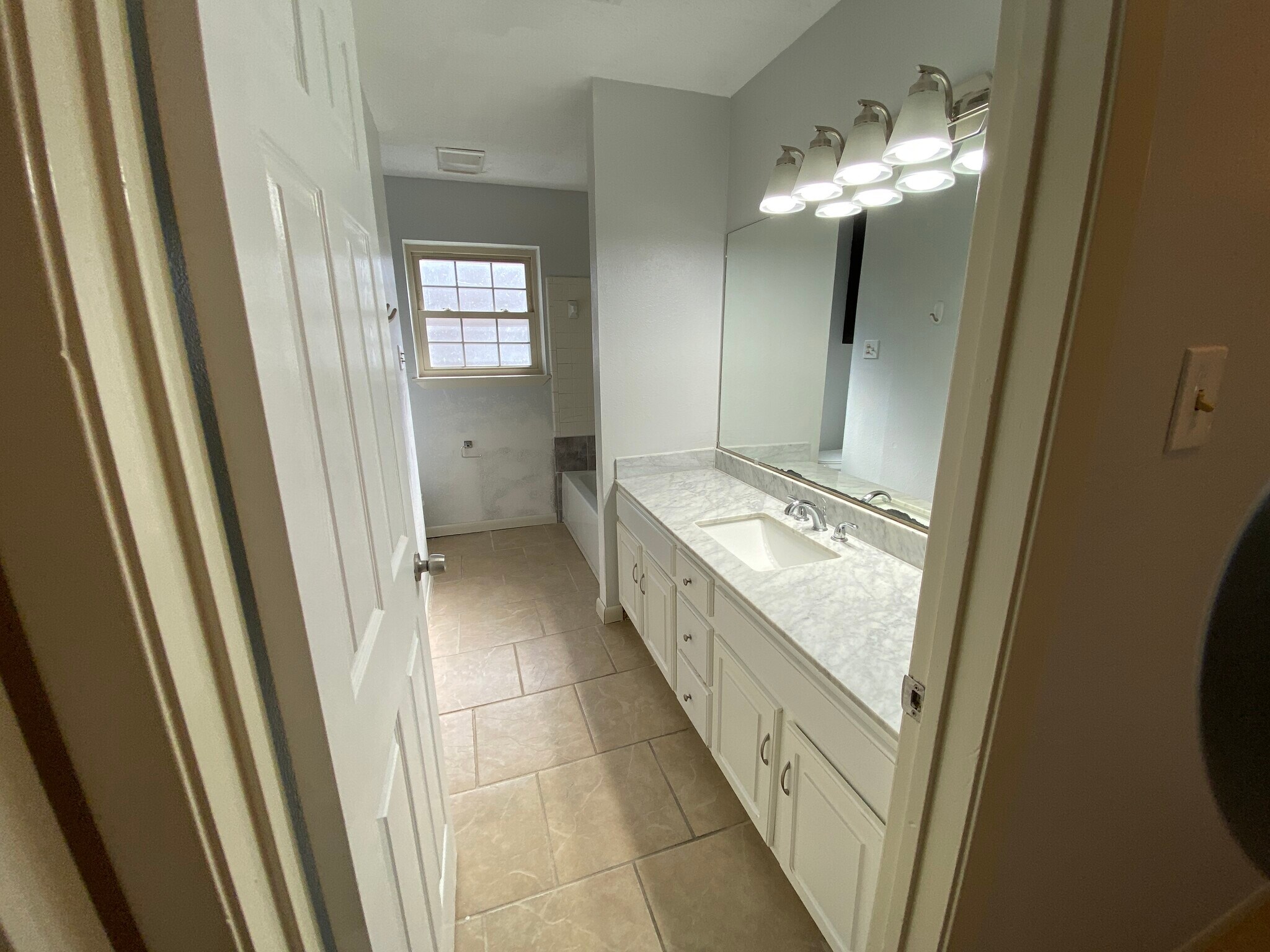 Building Photo - 1803 Falcon Dr