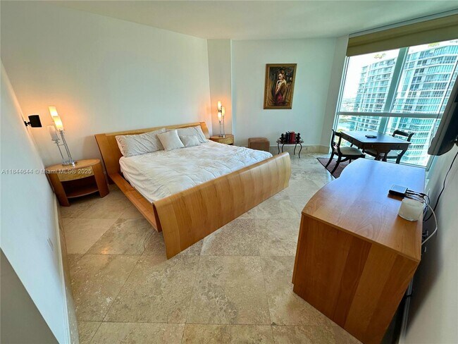 Building Photo - 16500 Collins Ave