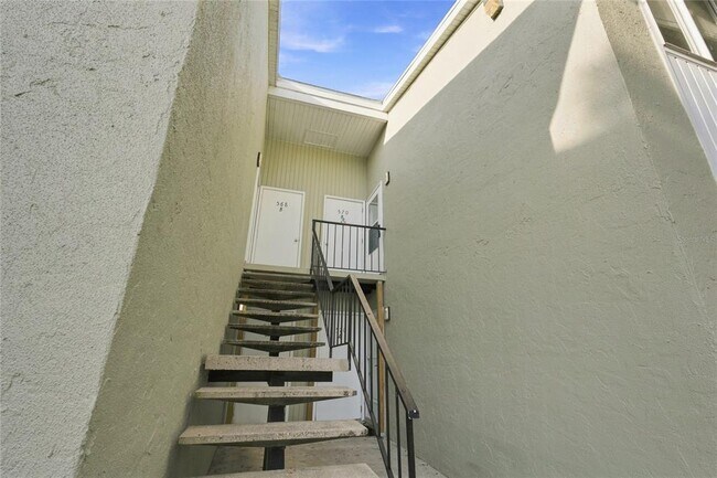 Building Photo - 570 Bahia Cir