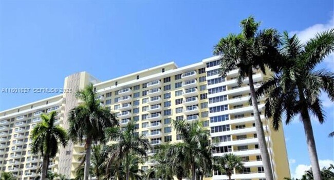 Building Photo - 5600 Collins Ave