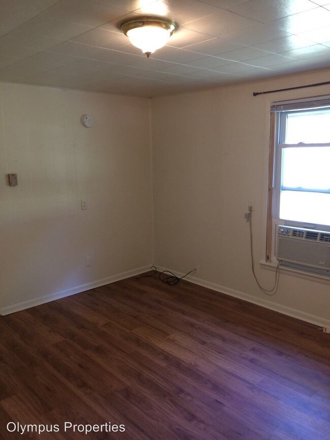 Building Photo - 1 br, 1 bath Room For Rent - 1405 S Rogers St