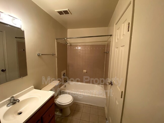 Building Photo - 3456 Beale Ct