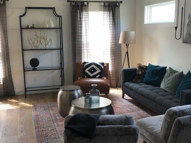 Building Photo - Modern 3-Bedroom Condo with Modern Eleganc...