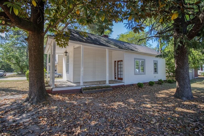 Building Photo - Historic Charm Meets Modern Living in Olympia – Walk to Williams-Brice Stadium!