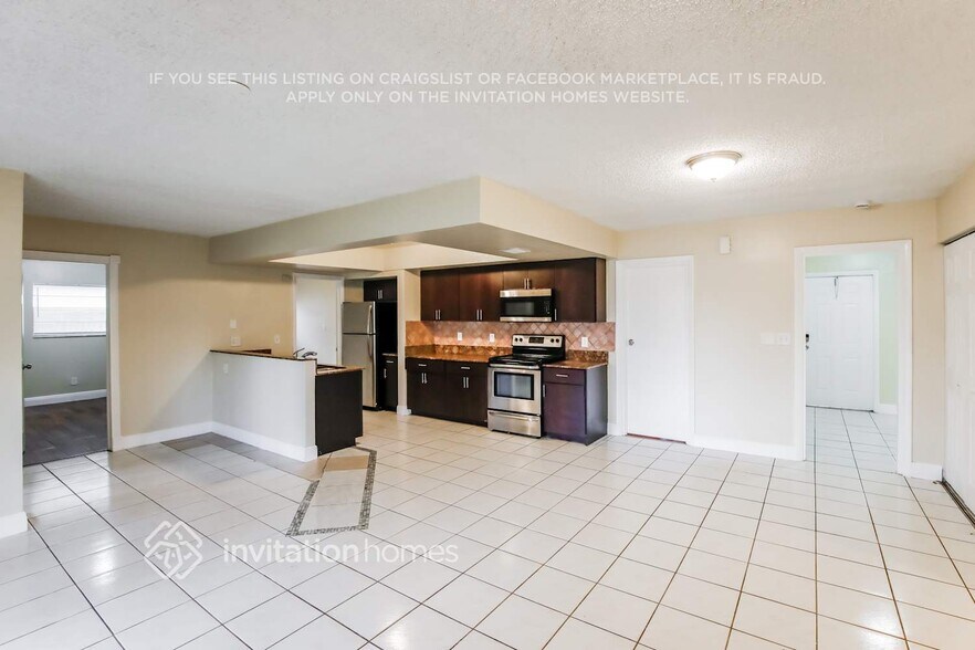 Building Photo - 6700 NW 22nd Ct