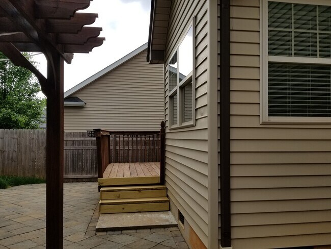 Building Photo - 9816 Thunderbolt Way