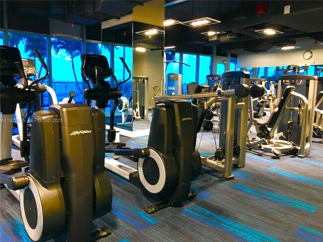 Building Photo - 601 NE 36th St