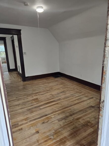 Building Photo - 110 Schuler St