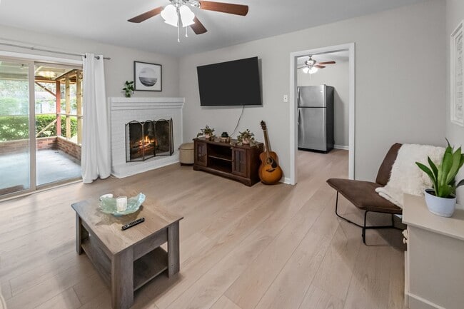 Building Photo - Charming 3-Bedroom Home on Savannah’s Southside with Covered Patio and Large Backyard