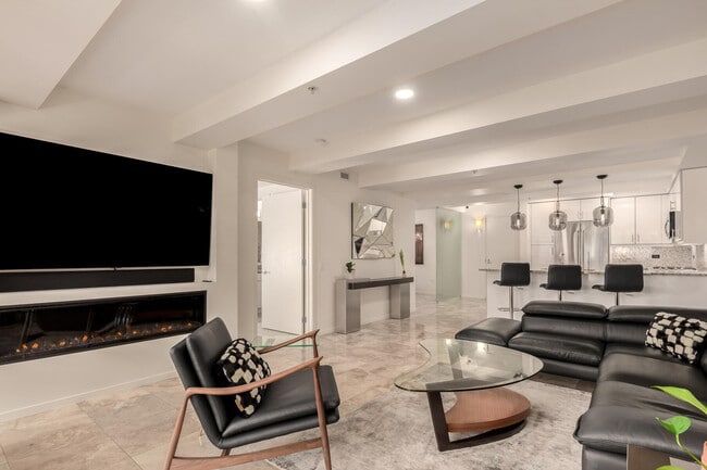 Building Photo - 7131 E Rancho Vista Dr