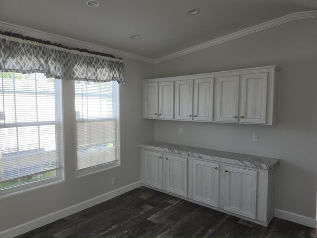 Building Photo - 43 Lake Griffin Dr