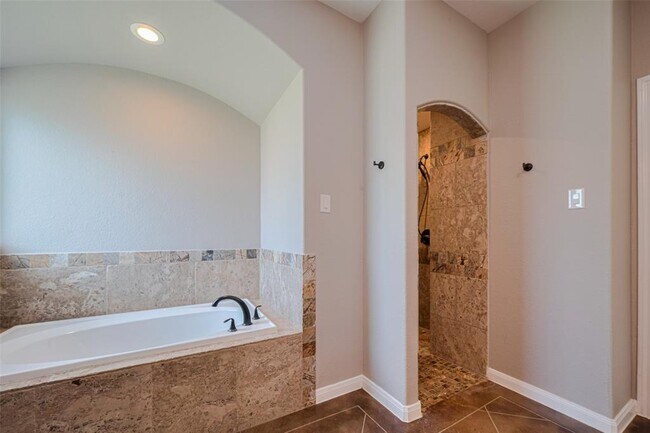 Building Photo - 503 Weisinger Dr