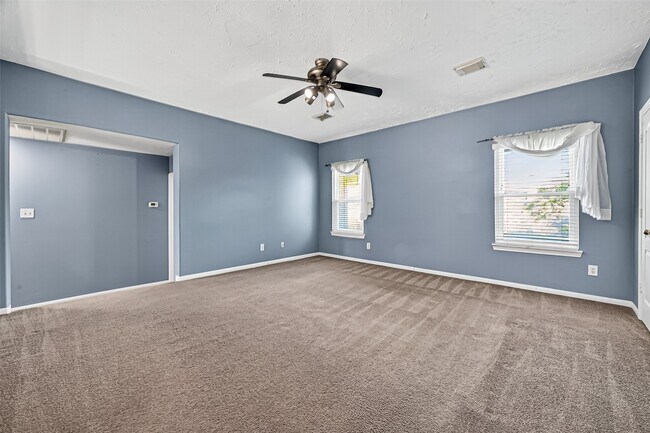 Building Photo - 11603 Oak Lake Park Dr