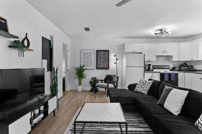 Building Photo - 2401 Gordon St